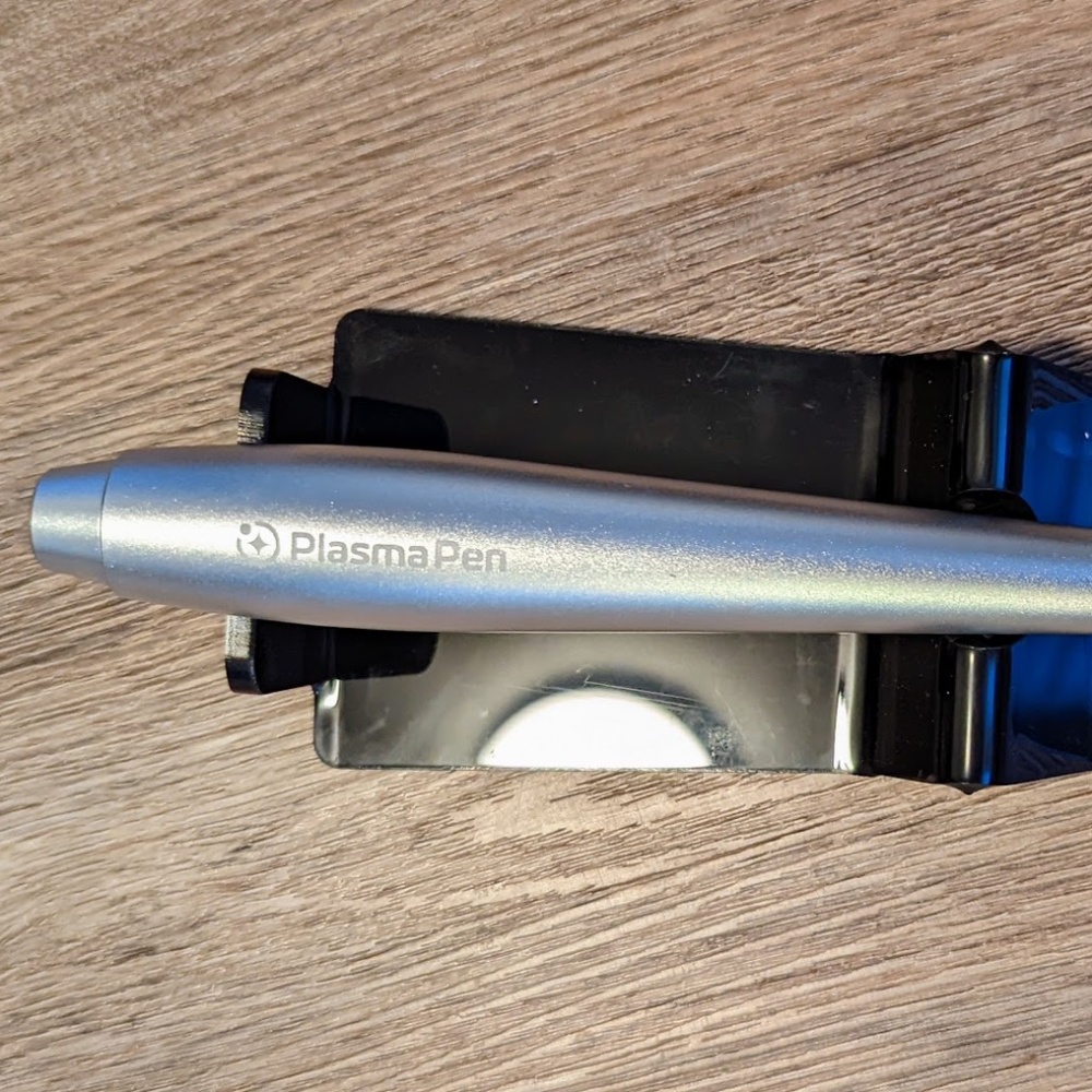 SOLD --- NWT - NEW PlasmaPen Louise Walsh 'Platinum' Fibroblast Device  - Silver - Picture 7 of 16